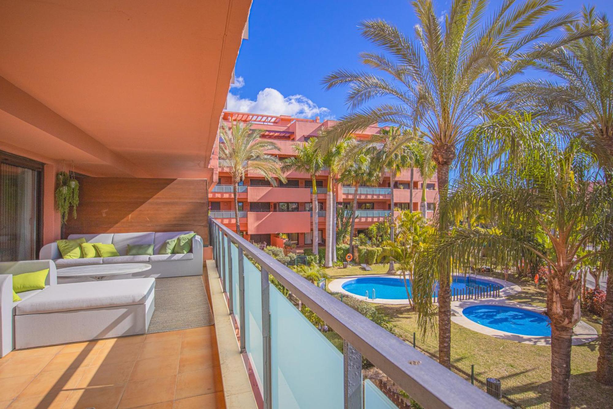 Buenti Apartments Estepona Exterior photo