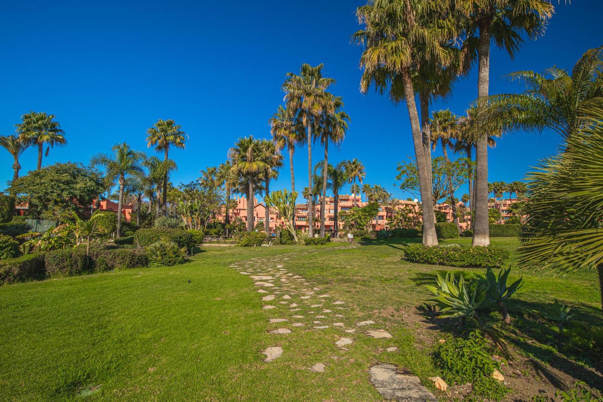 Buenti Apartments Estepona Exterior photo